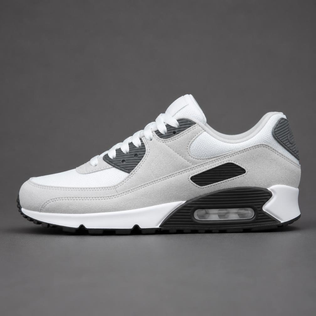 The same sneaker restored after a HI-SAVVY deep clean